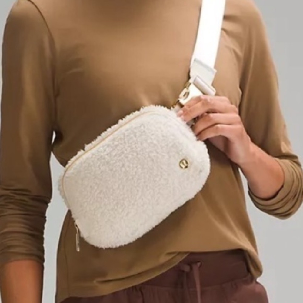 Lululemon Everyday Belt Bag Fleece Light Ivory